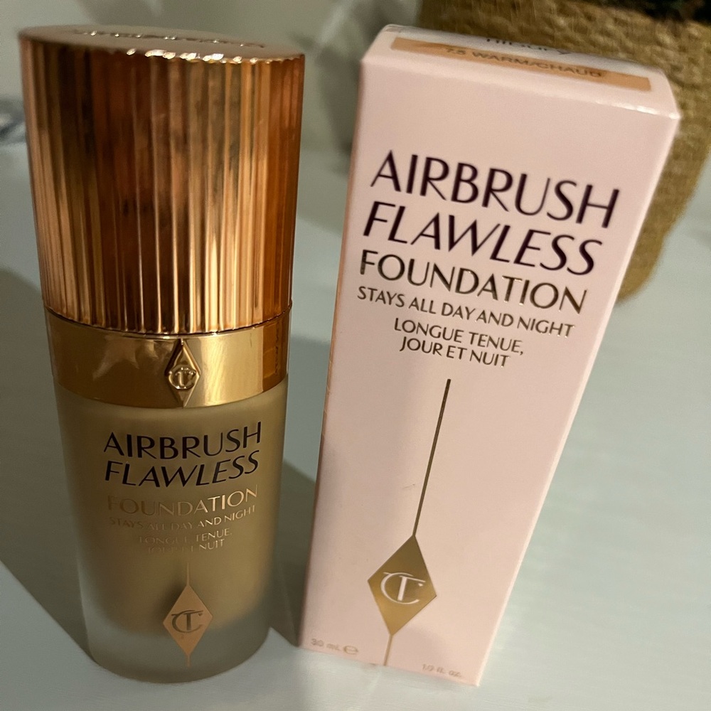BRAND NEW!Charlotte Tilbury Flawless Airbrush Long wear Foundation. 7.5 Neutral